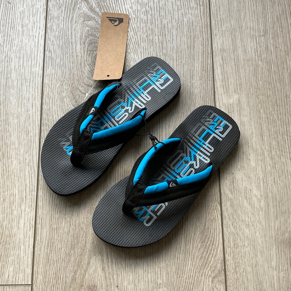 Quiksilver Boys Sandals NWT Flip Flops Size 3 Black Blue